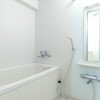 2DK Apartment to Rent in Minato-ku Bathroom