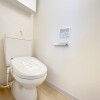 2DK Apartment to Rent in Chiyoda-ku Toilet