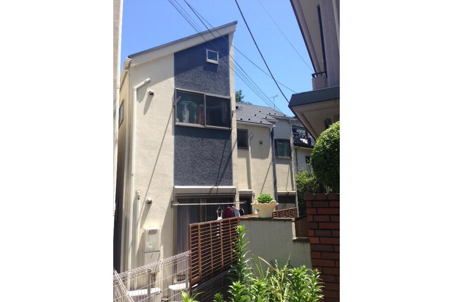 1R Apartment to Rent in Yokohama-shi Kanagawa-ku Exterior