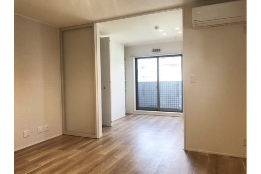 1LDK Apartment to Rent in Suita-shi Living Room