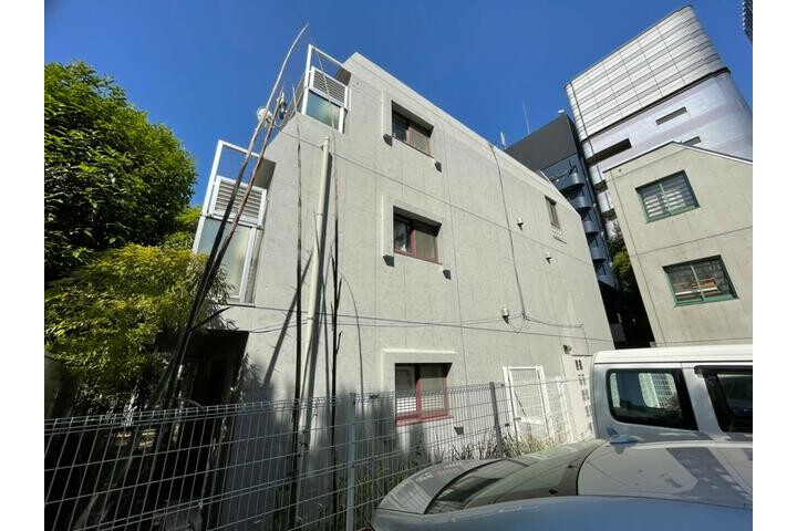 1K Apartment to Buy in Minato-ku Exterior