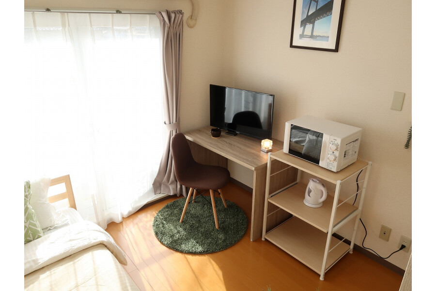 1K Apartment to Rent in Yokohama-shi Nishi-ku Room