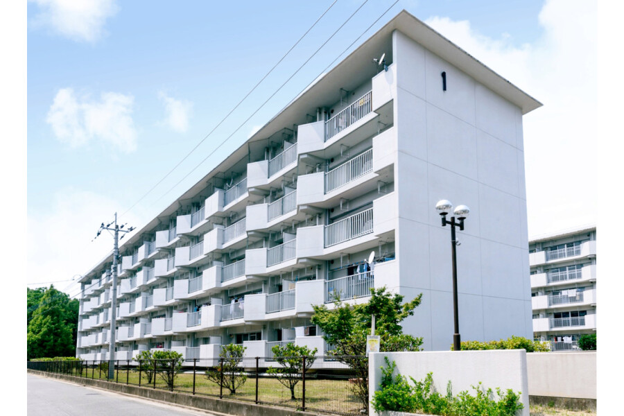 3DK Apartment to Rent in Omuta-shi Exterior