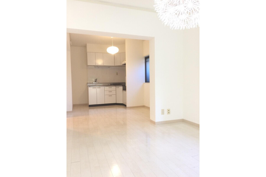 2LDK Apartment to Rent in Osaka-shi Nishinari-ku Living Room