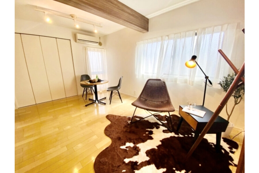 1R Apartment to Buy in Shibuya-ku Living Room