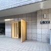 1K Apartment to Rent in Chiyoda-ku Building Entrance