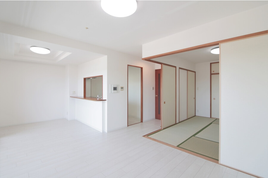 3LDK Apartment to Buy in Hirakata-shi Living Room