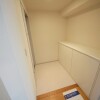 3SLDK Apartment to Rent in Minato-ku Entrance