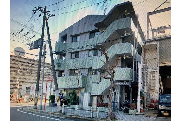 Whole Building Apartment to Buy in Osaka-shi Nishiyodogawa-ku Exterior