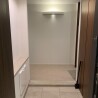 2SLDK Apartment to Rent in Minato-ku Entrance