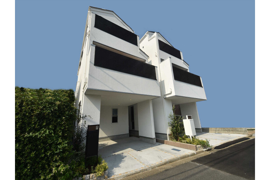 4LDK House to Buy in Meguro-ku Exterior