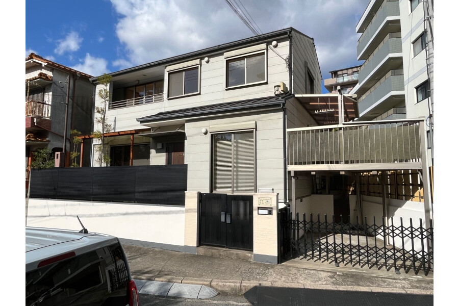 5LDK House to Buy in Suita-shi Exterior