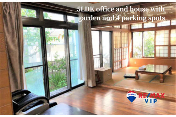 宜野湾市出售中的5LDK独栋住宅房地产 起居室