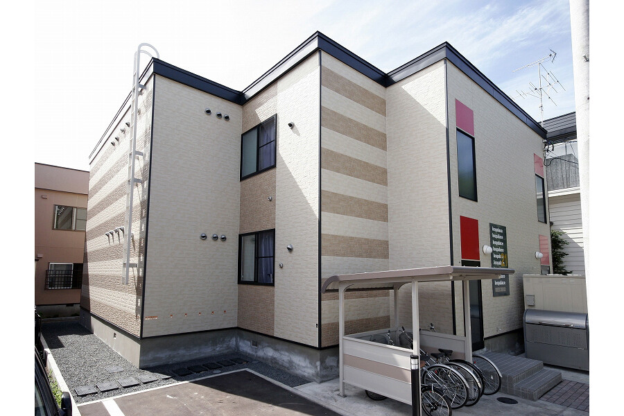 1K Apartment to Rent in Sapporo-shi Higashi-ku Exterior