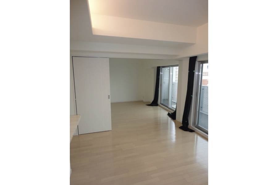 2LDK Apartment to Rent in Osaka-shi Nishi-ku Living Room