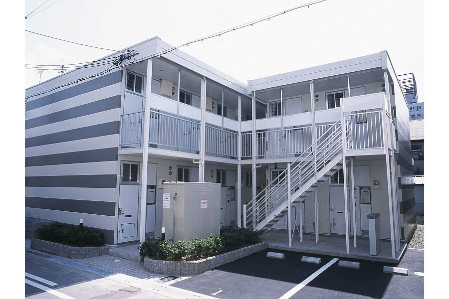 1K Apartment to Rent in Osaka-shi Joto-ku Exterior