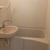 1K Apartment to Rent in Yokohama-shi Naka-ku Bathroom