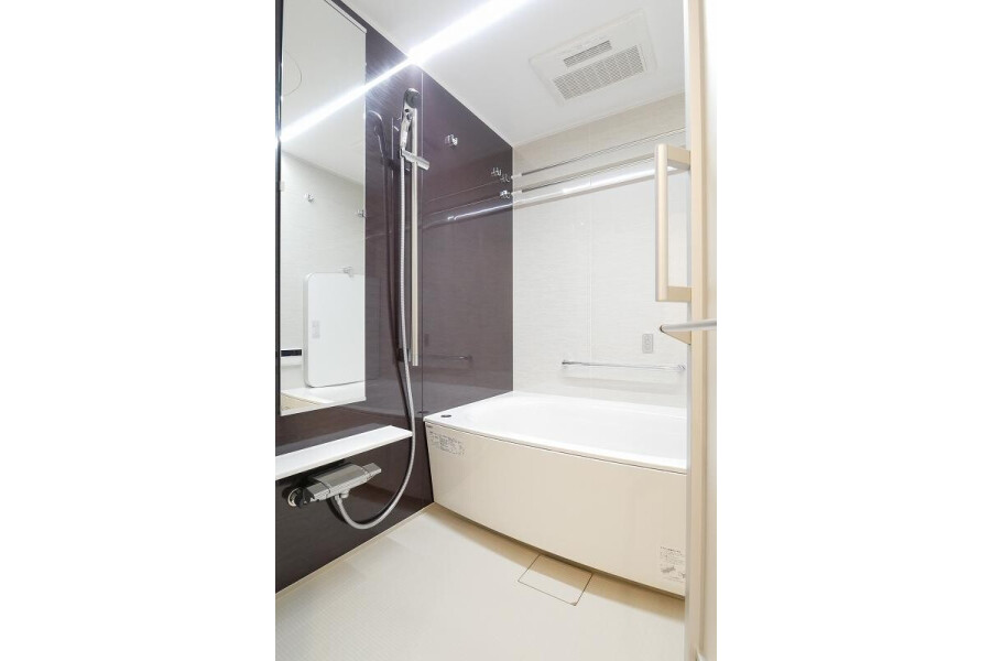 2LDK Apartment to Rent in Koganei-shi Bathroom