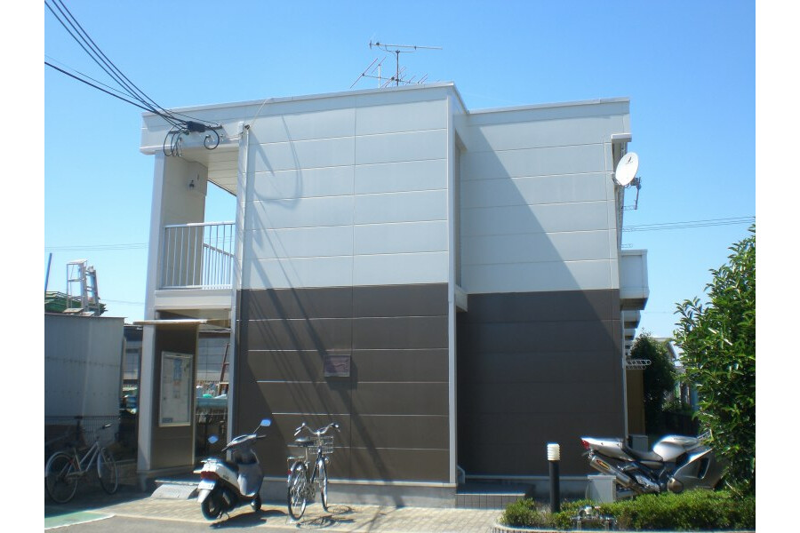 1K Apartment to Rent in Matsubara-shi Exterior