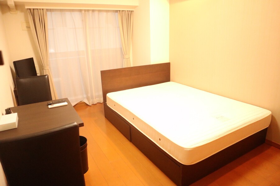 1K Apartment to Rent in Shinagawa-ku Living Room