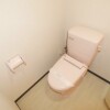 1K Apartment to Rent in Osaka-shi Nishi-ku Toilet