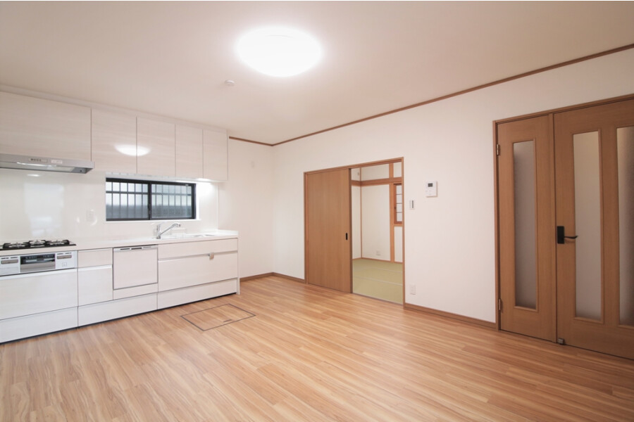 4LDK House to Buy in Amagasaki-shi Living Room