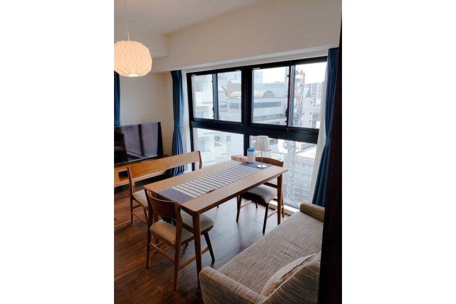 2LDK Apartment to Rent in Chiyoda-ku Interior