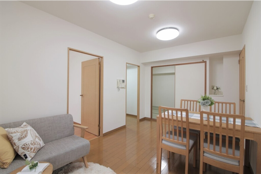 3LDK Apartment to Buy in Osaka-shi Kita-ku Living Room