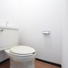 2DK Apartment to Rent in Yokohama-shi Kanagawa-ku Toilet