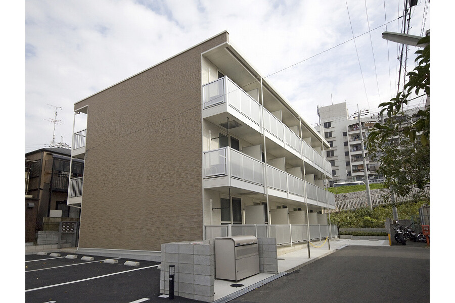 1K Apartment to Rent in Neyagawa-shi Exterior