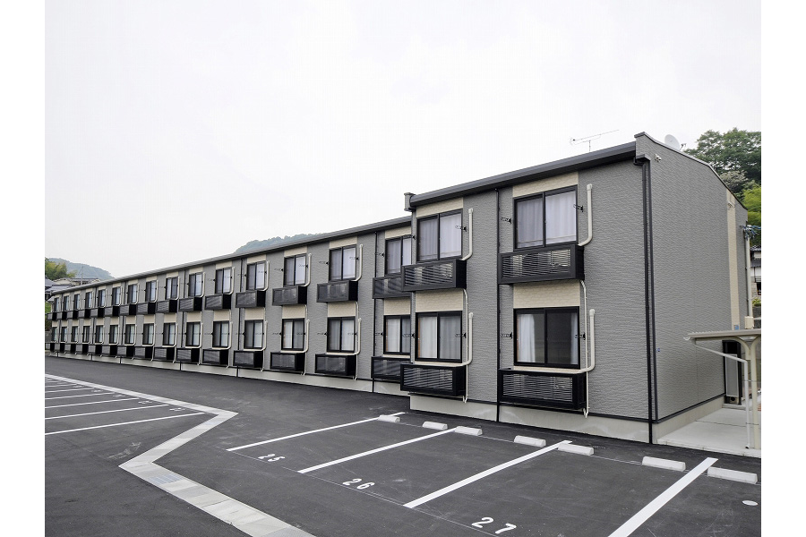 1K Apartment to Rent in Mihara-shi Exterior