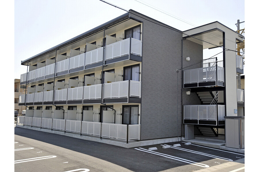 1K Apartment to Rent in Kakegawa-shi Exterior