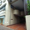 1R Apartment to Rent in Bunkyo-ku Building Entrance