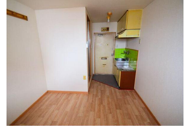 1R Apartment to Rent in Osaka-shi Naniwa-ku Living Room
