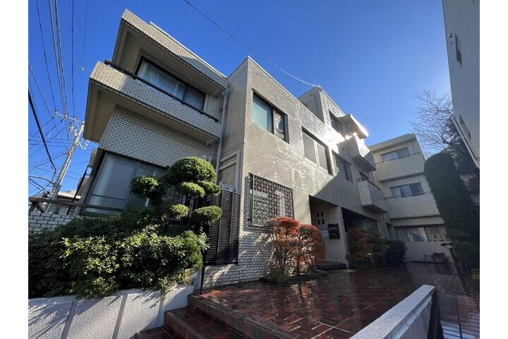 2SLDK Apartment to Buy in Shibuya-ku Exterior