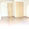 1K Apartment to Rent in Osaka-shi Naniwa-ku Living Room