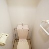 1K Apartment to Rent in Fukuoka-shi Higashi-ku Toilet