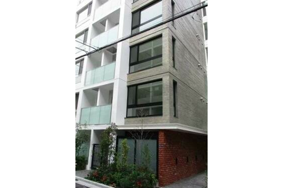 1LDK Apartment to Rent in Minato-ku Exterior