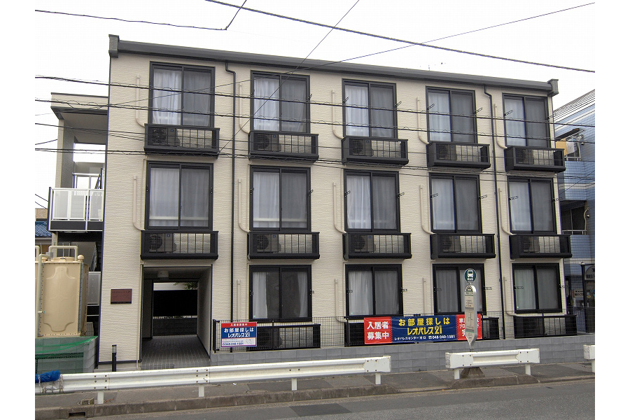 1K Apartment to Rent in Warabi-shi Exterior