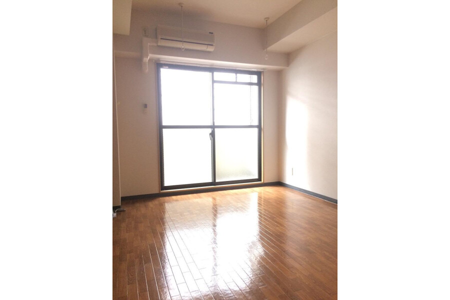 1R Apartment to Rent in Osaka-shi Kita-ku Living Room