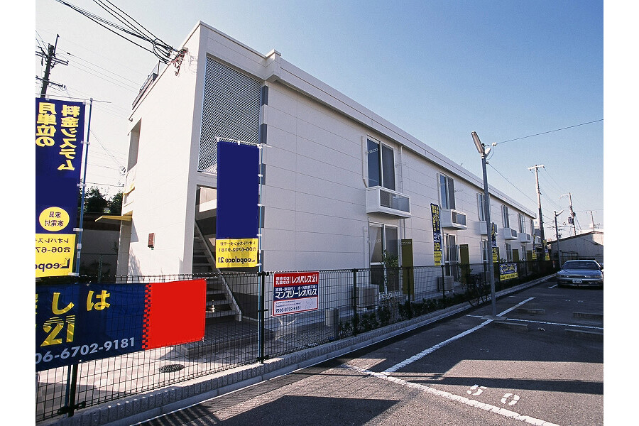 1K Apartment to Rent in Osaka-shi Hirano-ku Exterior
