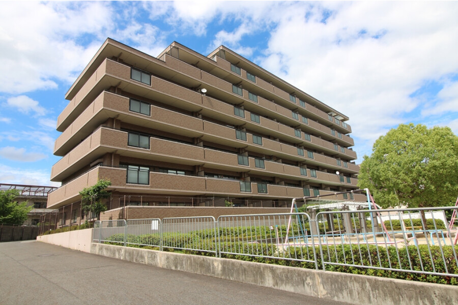 2SLDK Apartment to Buy in Kyoto-shi Yamashina-ku Exterior