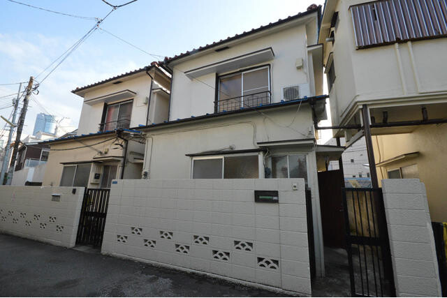 2LDK House to Rent in Minato-ku Exterior