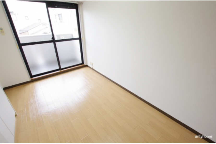 1R Apartment to Buy in Osaka-shi Yodogawa-ku Living Room