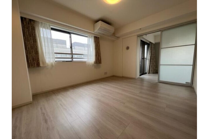 1LDK Apartment to Buy in Bunkyo-ku Interior