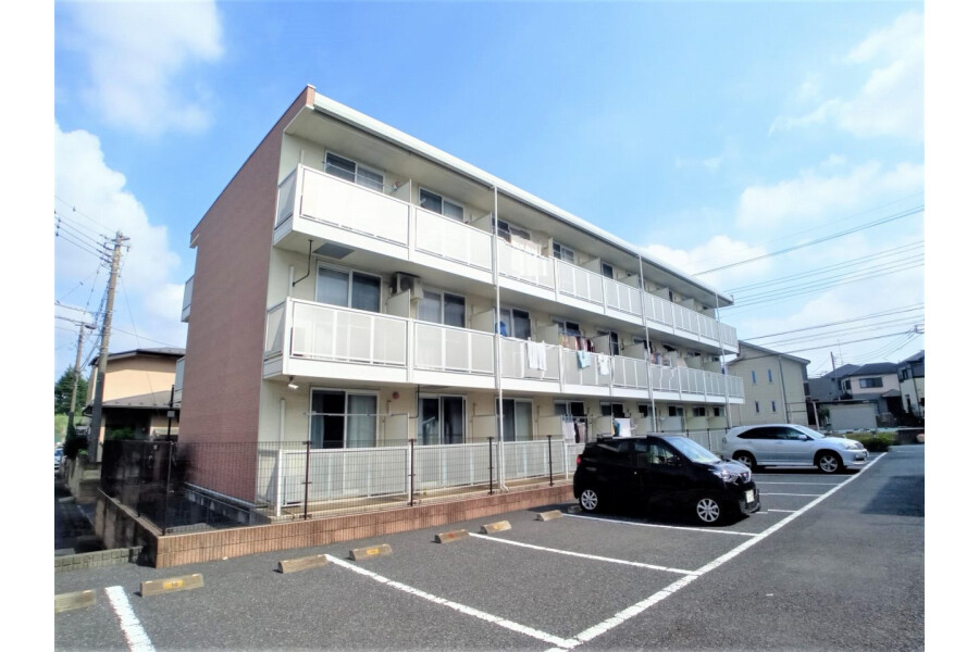 1K Apartment to Rent in Koshigaya-shi Exterior