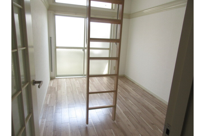 1K Apartment to Rent in Amagasaki-shi Living Room