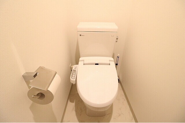 Shared Guesthouse to Rent in Toshima-ku Toilet