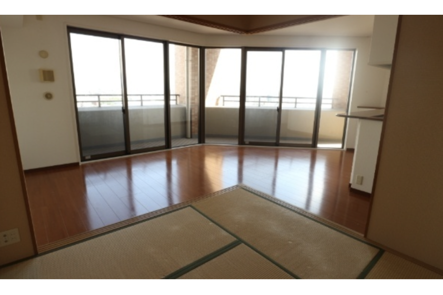 3LDK Apartment to Rent in Osaka-shi Minato-ku Living Room