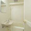 1K Apartment to Rent in Shibuya-ku Bathroom